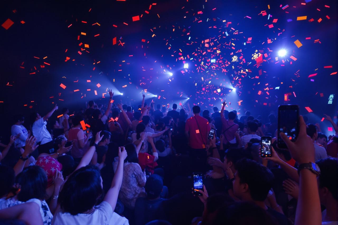 《星河漫漫》全球票房突破30亿，创菠萝视频历史新高